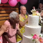 Vídeo: policiais organizam festa de aniversário de 122 anos para idosa na Bahia