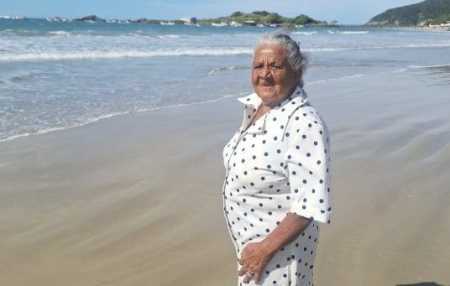 Efigênia de Souza, de 88 anos, foi atingida por um carro em alta velocidade enquanto caminhava na calçada