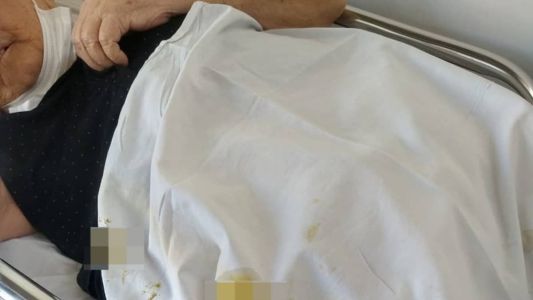 Idosa teria recebido alta com líquido escorrendo pelo corpo, que depois se agravou e ela foi transferida para o CTI