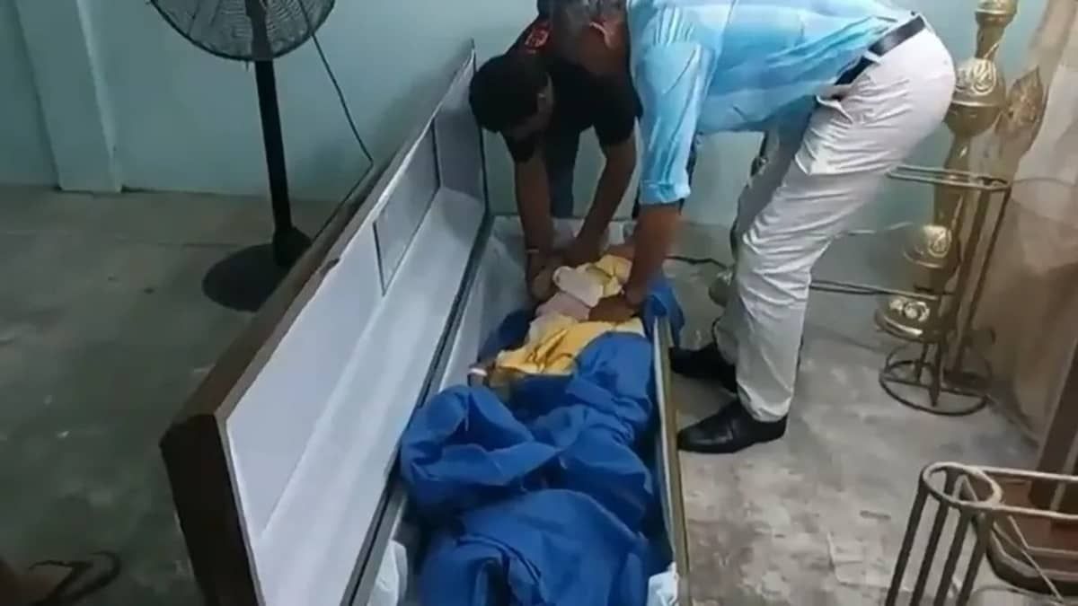 Idosa considerada morta acorda dentro de caixão no Equador