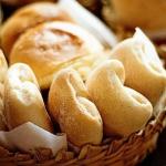 Consumidores relatam aumento de preços no pão de sal e no cafezinho em padarias de BH: 'Um absurdo'