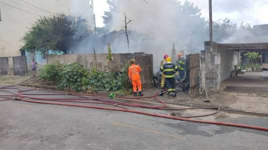 Idosa morava sozinha e saiu a tempo do local