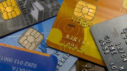 Idosa não é alfabetizada e não fez pedido de cartão para o banco