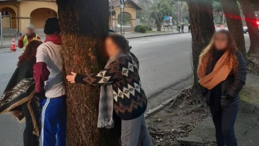 Idosa tenta impedir ação da prefeitura
