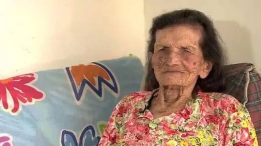 Idosa teve 22 filhos, mas apenas quatro estão vivos