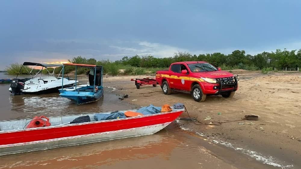 Idoso morre afogado após pular de barco no rio São Francisco, em Januária 