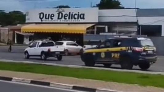 Idoso acabou preso após 20 minutos de perseguição alucinante; vídeo viralizou nas redes sociais