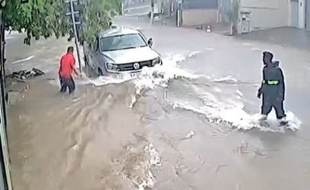 Idoso Arrastado Chuva SP