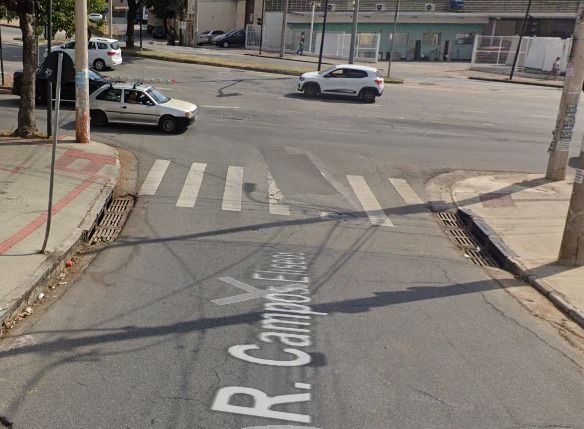Idoso morre atropelado por carro quando passava pela faixa de pedestre em BH
