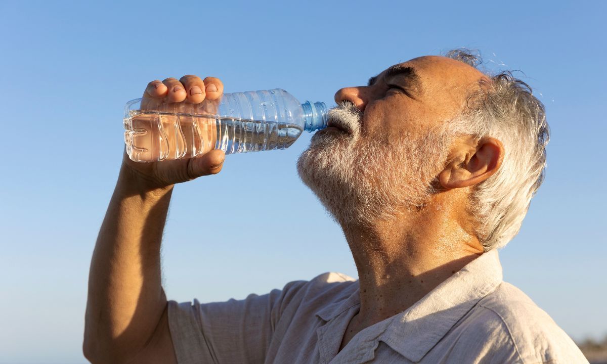 Altas temperaturas: especialista alerta para cuidados redobrados com os idosos durante o calor excessivo