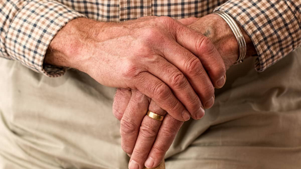Psicologia afirma que idosos podem sofrer ao perceber que filhos já não dependem mais deles