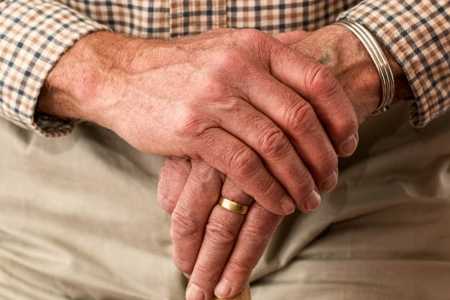 Psicologia afirma que idosos podem sofrer ao perceber que filhos já não dependem mais deles