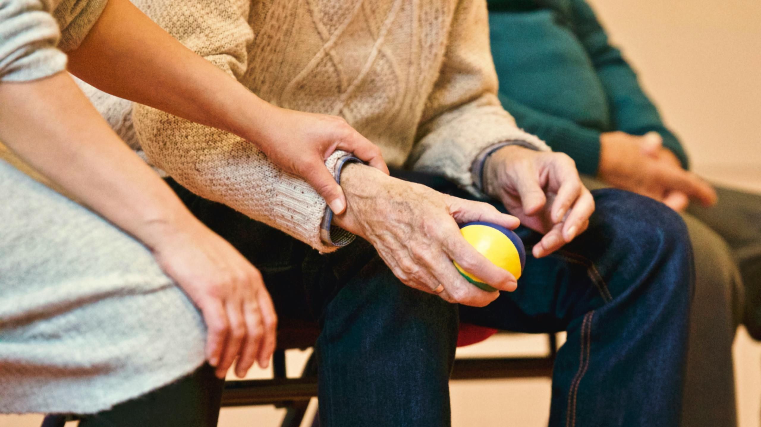 Dia Mundial de Combate à Aids: geriatra alerta para aumento de casos de HIV em idosos