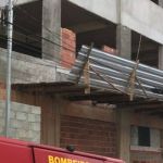 Idoso cai do 9º andar de prédio e sobrevive, em Viçosa