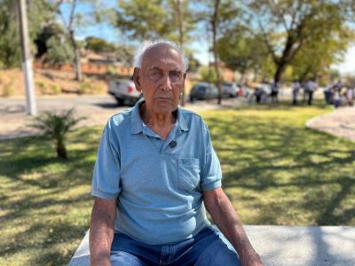 Aos 103 anos, senhor Álvaro não abre mão de ir aos bares e de tomar uma cerveja