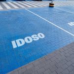 Saiba como idosos podem emitir documento de vaga preferencial pelo celular