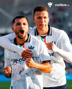 Jogadores do Monterrey comemoram gol marcado diante do Urawa Reds