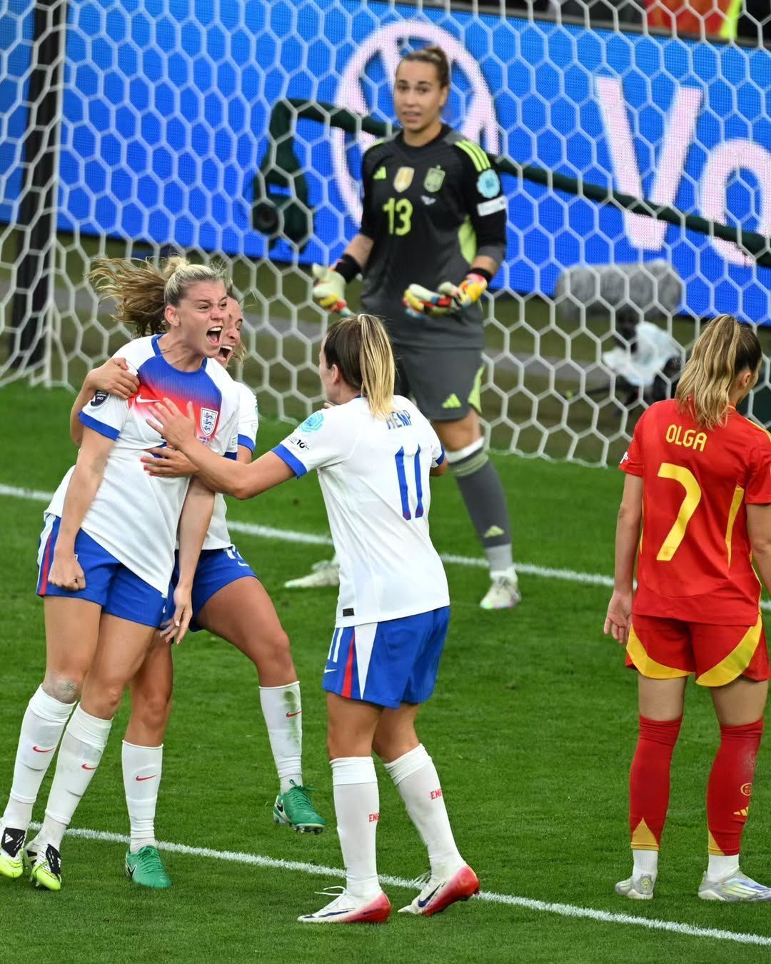 Hampton brilha, Inglaterra vence Espanha nos pênaltis e conquista Eurocopa