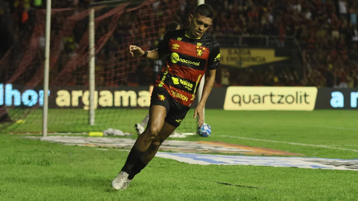 Presidente do Sport ao lado de Igor Cariús: 'Não vamos jogá-lo aos leões'
