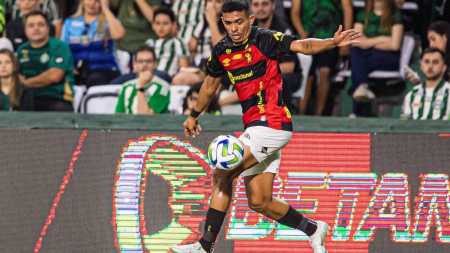 Igor Cariús recebeu o apoio do técnico Enderson Moreira