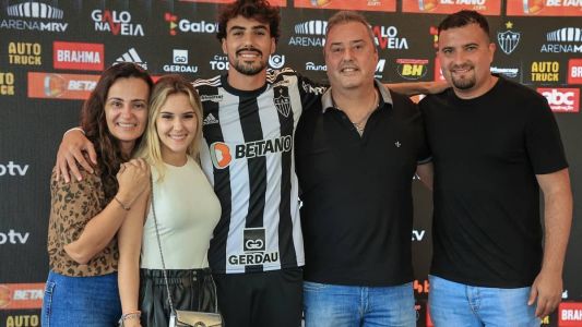 Igor Gomes aproveitou para eternizar a apresentação no Galo com a presença da família