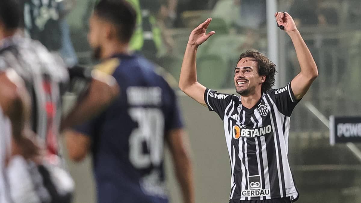 Em noite de Igor Gomes, Atlético bate o Alianza e respira na Libertadores