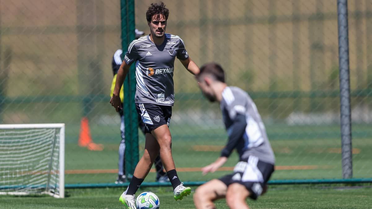 Dupla inicia transição no Atlético e se aproxima de retorno no Brasileirão