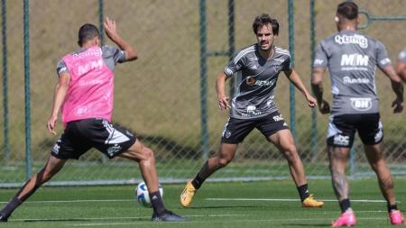 Igor Gomes pode ser titular contra o Bahia, com a lesão de Hyoran