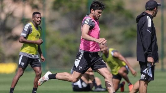 Igor Rabello em ação durante treino do Atlético nesta sexta (5), na Cidade do Galo