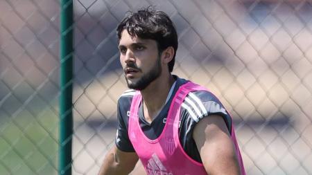 Igor Rabello, zagueiro do Atlético, em treino nesta segunda-feira (25)