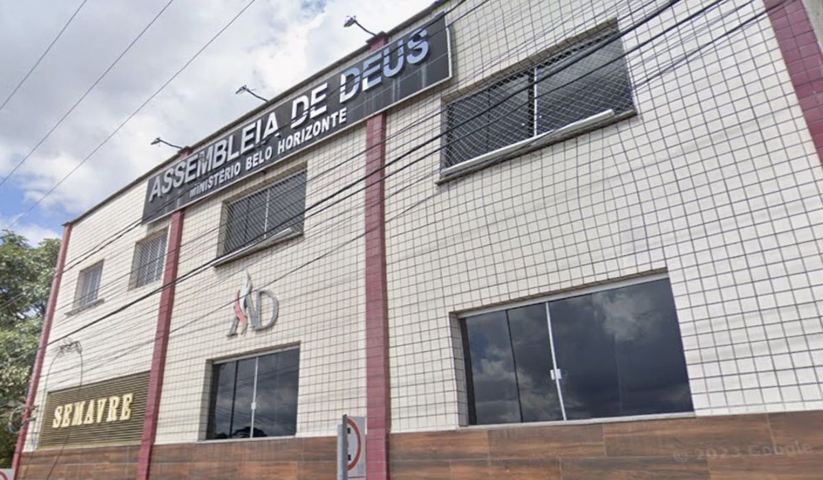 Igreja evangélica em BH pega fogo após frango ser esquecido no forno da cozinha