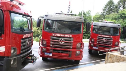 Segundo o Corpo de Bombeiros, o pai da suspeita foi resgatado com 50% do corpo com queimaduras