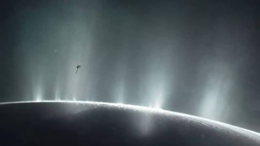 Ilustração mostra sonda Cassini em meio em nuvens de vapor d'água da lua Encélado