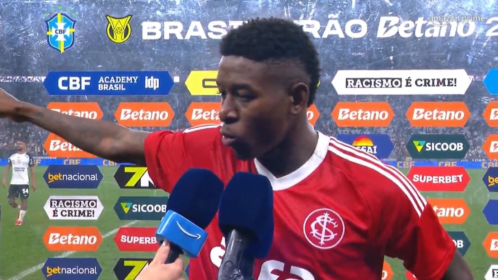 Dupla do Internacional é denunciada por episódios em derrota para o Corinthians