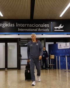 Crespo no desembarque do São Paulo na Colômbia