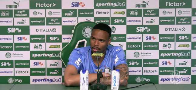 Carlos Miguel em apresentação no Palmeiras