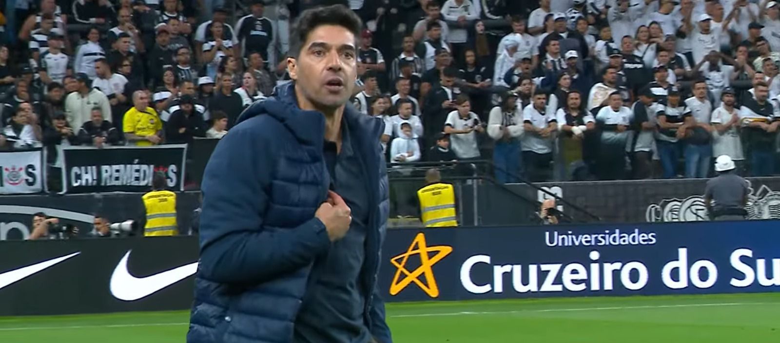 Palmeiras x Corinthians: Abel recebe cartão e é suspenso; veja motivo