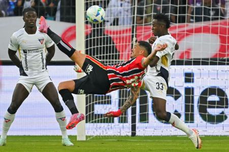 Luciano perdeu gols na derrota do São Paulo para a LDU
