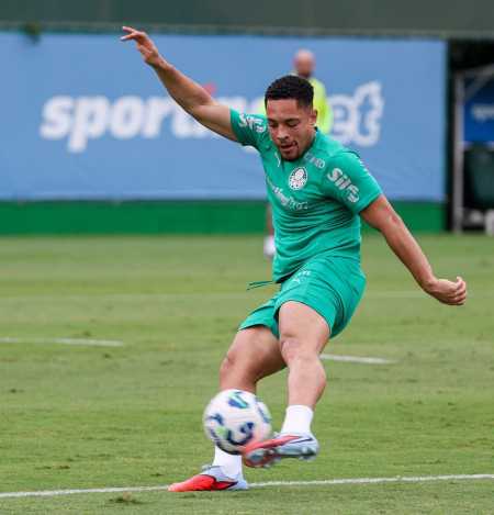 Vitor Roque foi liberado pelo Palmeiras e será poupado contra o Ceará