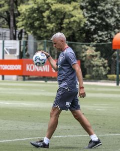 Crespo terminará ano com diversos problemas de lesões no elenco do São Paulo