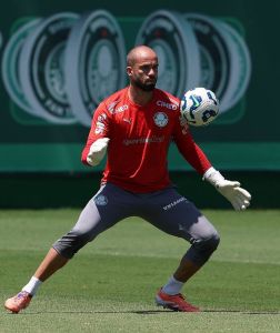Lomba é o reserva imediato de Weverton