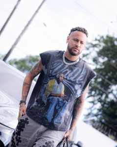 Neymar comparece ao CT Rei Pelé em reapresentação no Santos