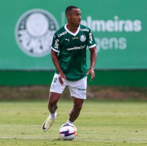 Marlon Freitas atua em jogo treino do Palmeiras