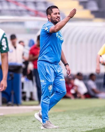 Técnico Lucas Andrade comanda Palmeiras na Copinha pelo terceiro ano seguido