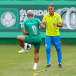 Palmeiras revela resultados de exames de Vitor Roque após dores do atacante