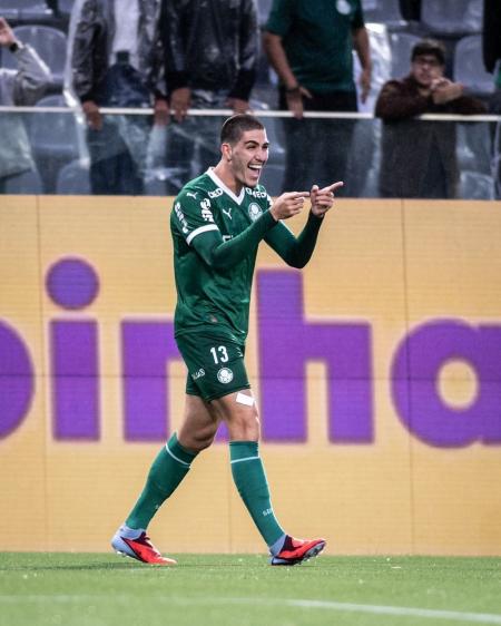 Pimenta marcou um dos gols do Palmeiras no empate em 2 a 2 com o Ibrachina, no tempo regulamentar