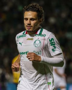 Raphael Veiga é mais um jogador do Palmeiras que desperta interessados