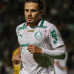 Palmeiras 'abre portas' para saídas, mas sofre para contratar reposições