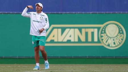 Abel comanda treino do Palmeiras antes de confronto com São Paulo