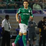 Raphael Veiga vai sair do Palmeiras? Entenda possível negociação do meia